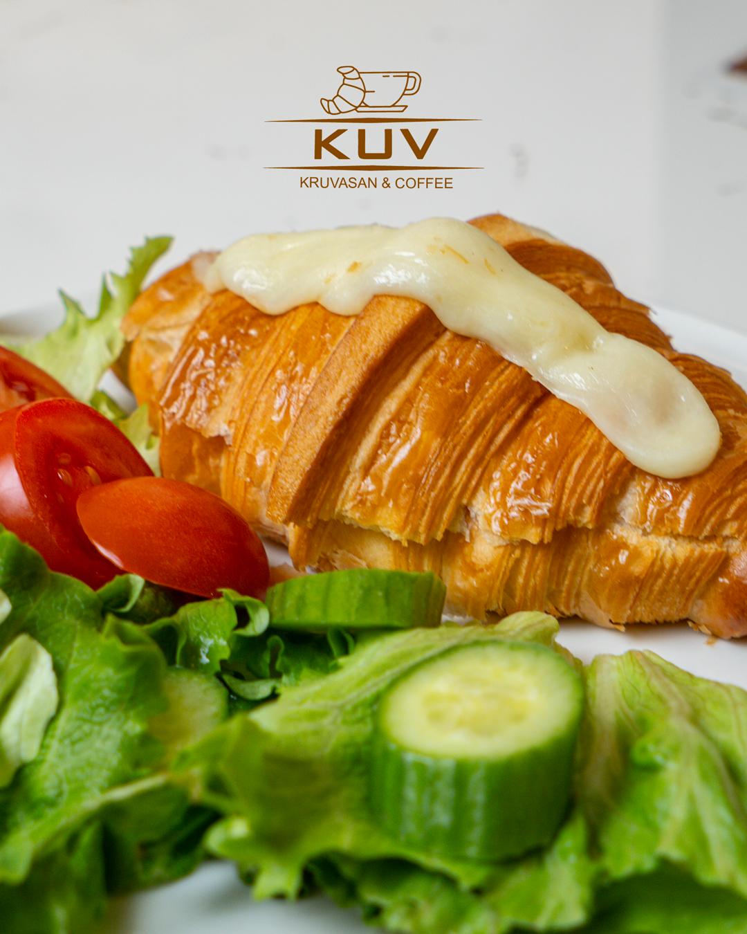 3 PEYNİRLİ KRUVASAN