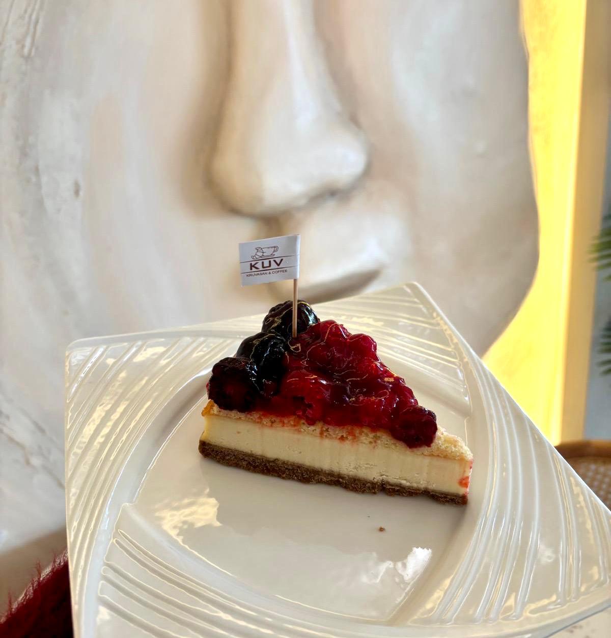 ORMAN MEYVELİ CHEESECAKE